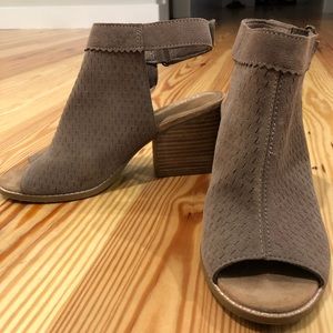 TOMS Women’s Sandal Heel Size 8